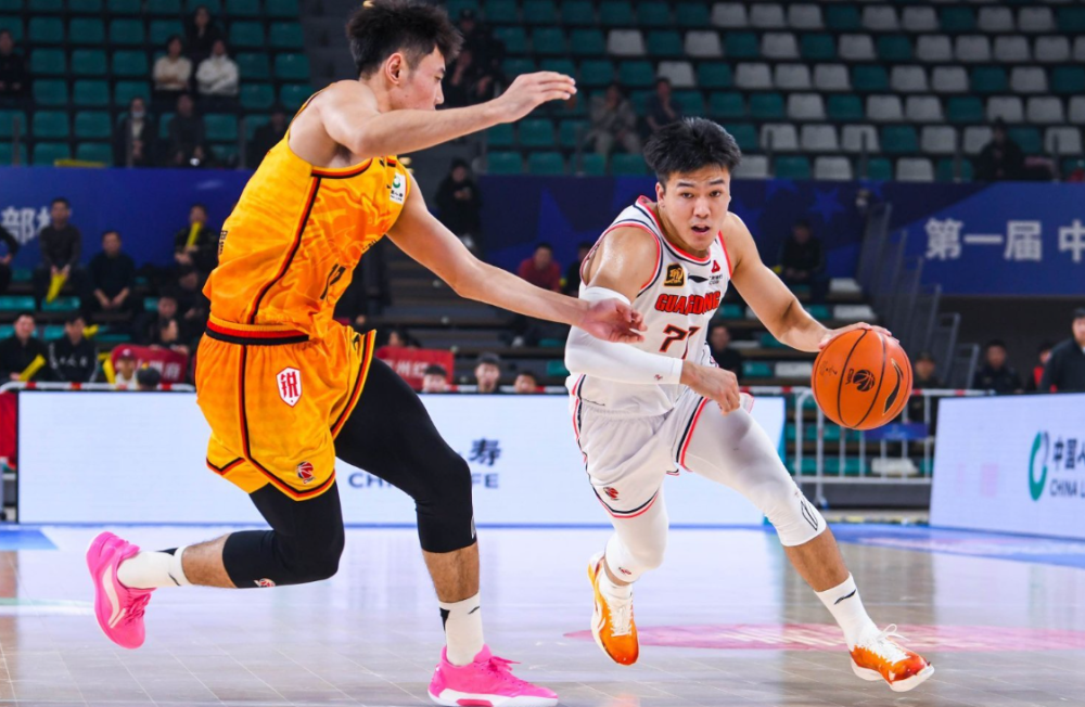 包含新疆广汇完成体检广东宏远完成体检备战CBA常规赛，连对手都承认：窗口期费城76人备战社区盾的词条